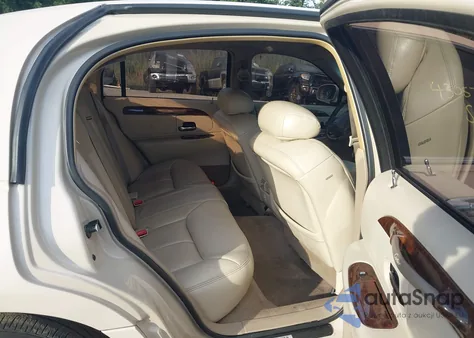 2000 Lincoln Town Car Cartier from USA, damaged, VIN 1LNHM83W6YY838127